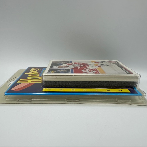 1992-93 UPPER DECK DETROIT RED WINGS TEAM SET, - NHL Hockey Cards NIP - Picture 6 of 7